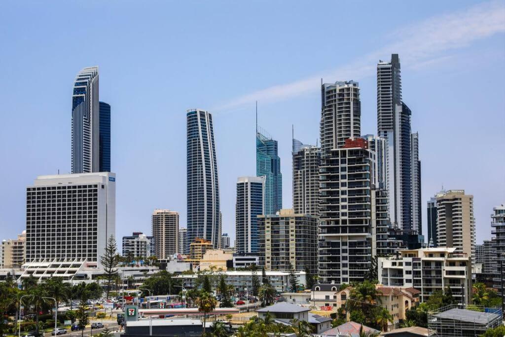 Modern 1 Brm Apartment With Pool Close To Beach 골드코스트 외부 사진