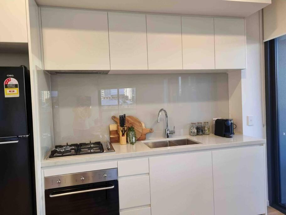 Modern 1 Brm Apartment With Pool Close To Beach 골드코스트 외부 사진