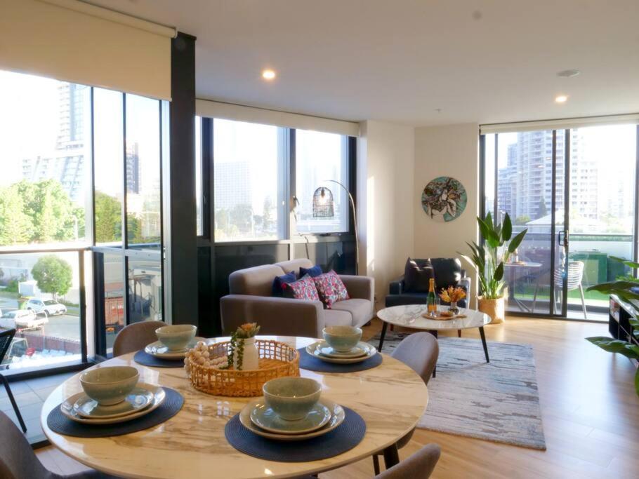 Modern 1 Brm Apartment With Pool Close To Beach 골드코스트 외부 사진