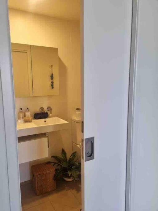 Modern 1 Brm Apartment With Pool Close To Beach 골드코스트 외부 사진