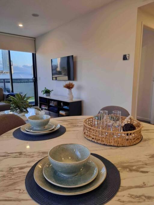 Modern 1 Brm Apartment With Pool Close To Beach 골드코스트 외부 사진