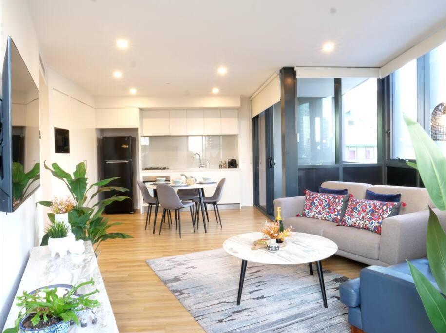 Modern 1 Brm Apartment With Pool Close To Beach 골드코스트 외부 사진