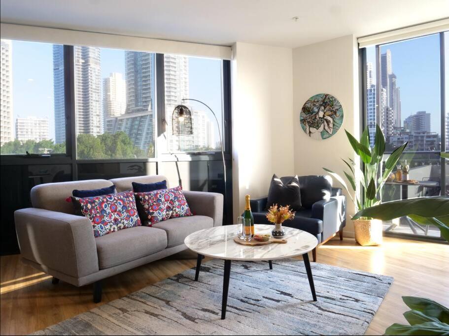 Modern 1 Brm Apartment With Pool Close To Beach 골드코스트 외부 사진