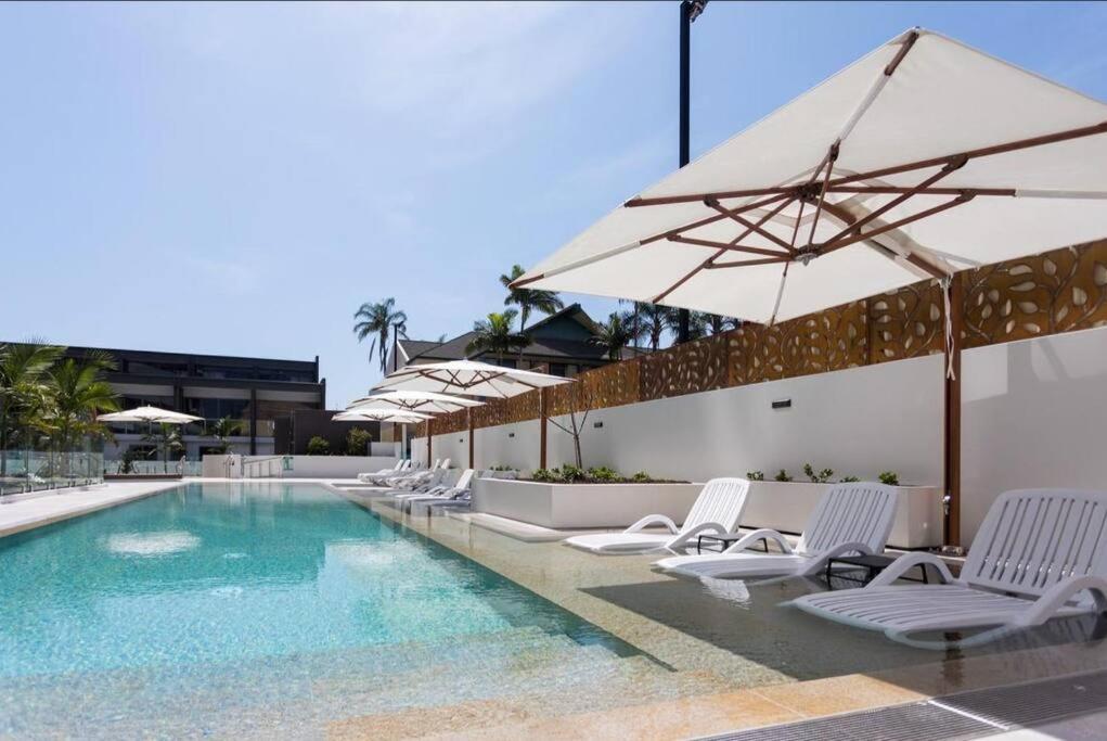 Modern 1 Brm Apartment With Pool Close To Beach 골드코스트 외부 사진