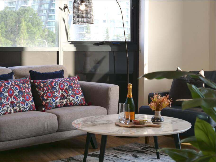 Modern 1 Brm Apartment With Pool Close To Beach 골드코스트 외부 사진