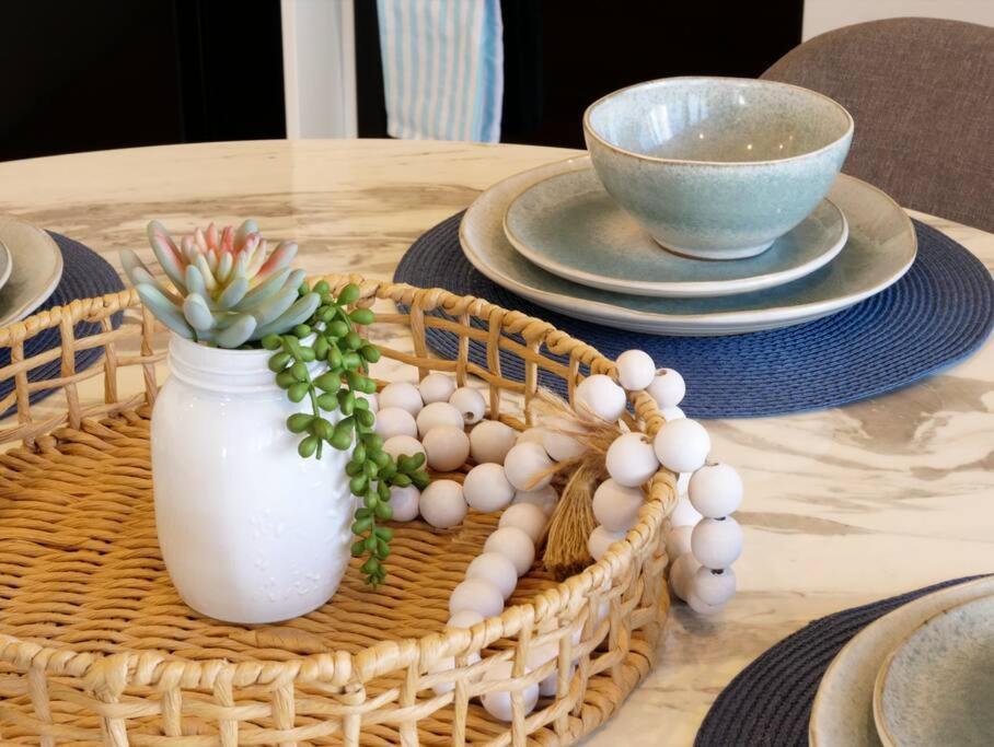 Modern 1 Brm Apartment With Pool Close To Beach 골드코스트 외부 사진
