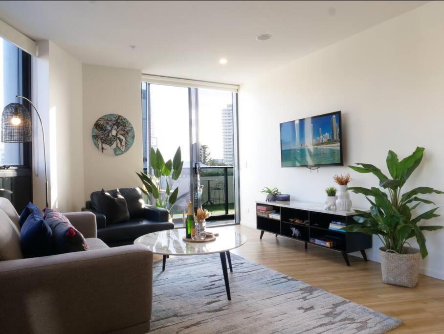 Modern 1 Brm Apartment With Pool Close To Beach 골드코스트 외부 사진